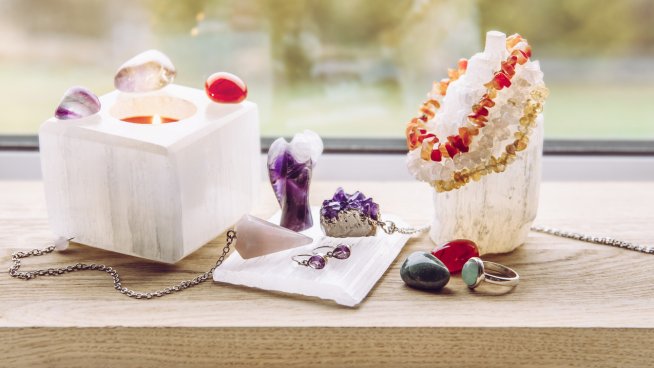 4 кристала срещу негативни и завистливи хора . Снимка: istock