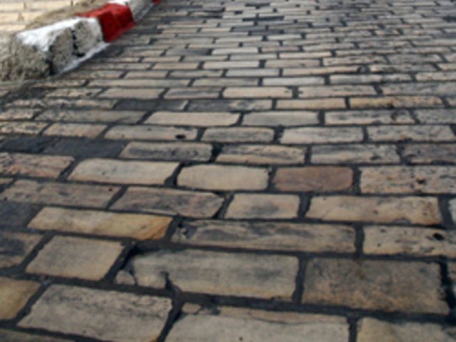 Плаващи плочки и плаващи ребра