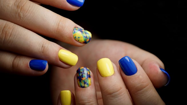 Маникюри със стикери. Снимка: istock