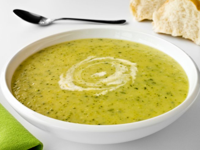 3-4 тиквички
2 супени лъжици ориз
2-3 супени лъжици олио
1 връзка копър
7-8 джанки (лимонтузу)
1 морков
1 глава кромид лук
1 яйце
1 лъжица равна брашно
1 бурканче кисело мляко