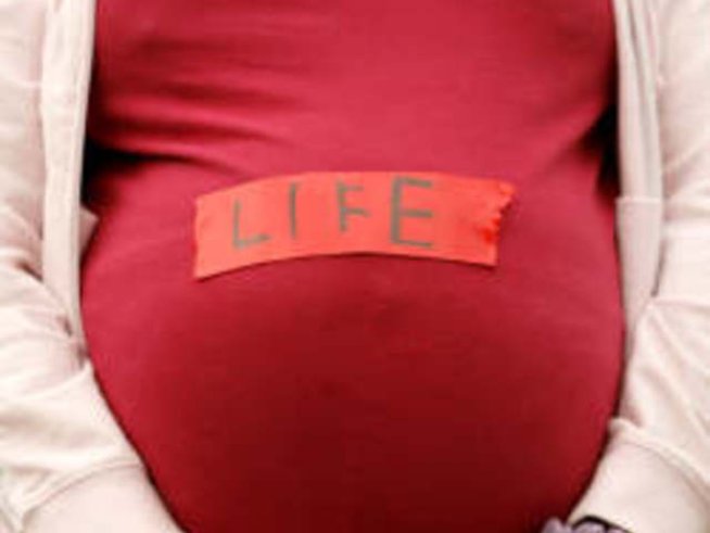 Кога за първи път ще ритне бебето в корема