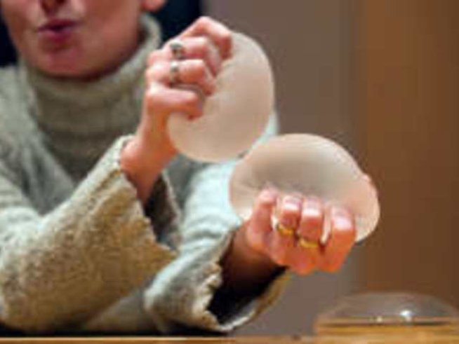 Силиконовият бюст стана на половин век