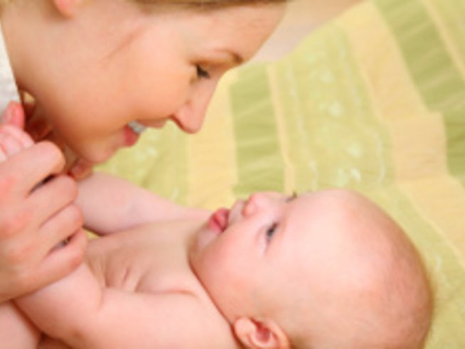 Предлагане на двете гърди при кърмене или редуване?