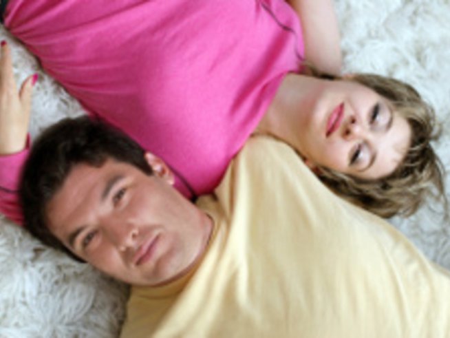 Нежни прегръдки в леглото