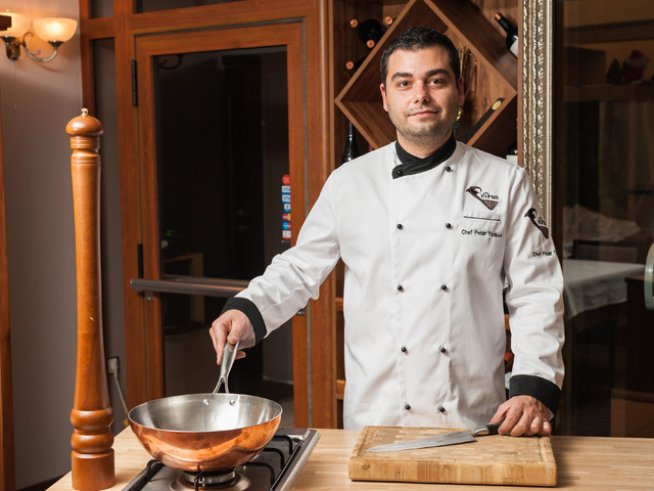 Шеф Петър Янков: Можеш да обиколиш пет страни само с една порция храна