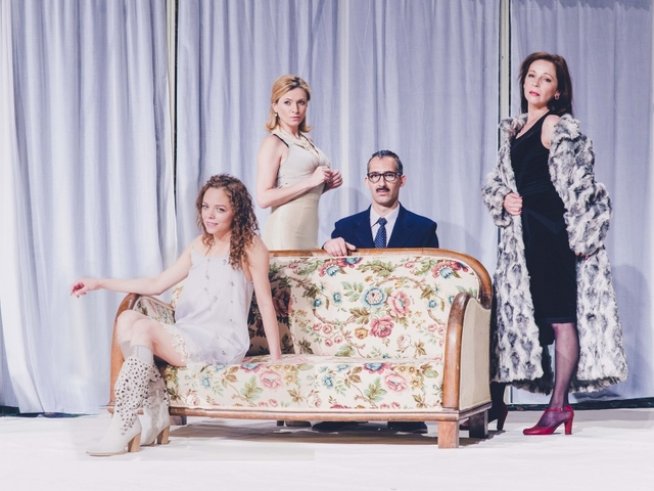 Кадър от постановката "Олд Сейбрук и Последният страстен любовник". Снимка: Театър "София"