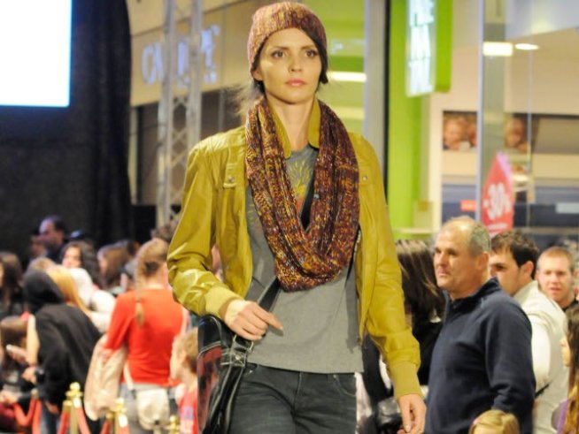 Модно шоу с празнични тоалети и бельо разтърси София