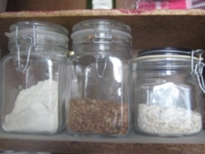 Гъгрици в кухненския шкаф