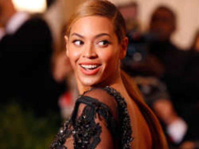 Новият парфюм на Бионсе омагьосва с аромат на синя орхидея