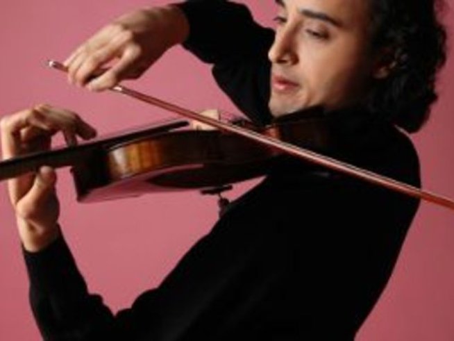 Цигулар като Паганини и малко гайдарче откриват музикален фестивал пред Народния театър