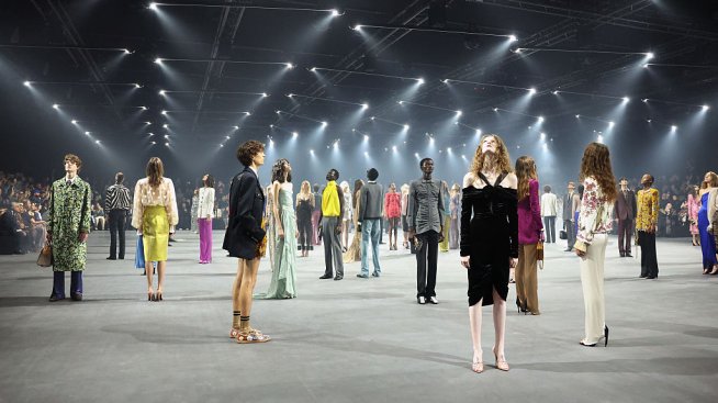 Памела Андерсън бе специален гост на ревюто на Valentino в Париж . Снимка: Getty