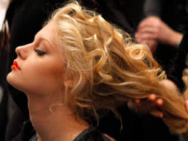 Какво да правим с дългата коса през лятото?