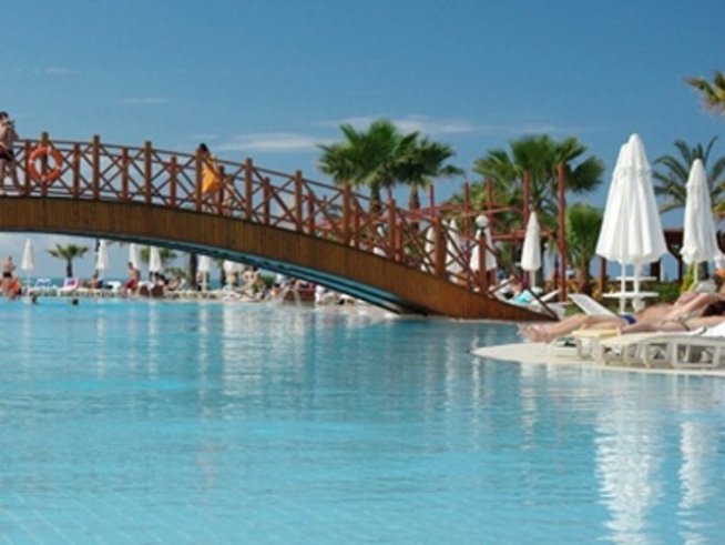 Идеалното време за къпане в море и в басейн