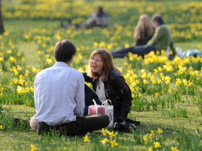 Разходки и слънчева светлина помагат да свикнем със смяната на времето