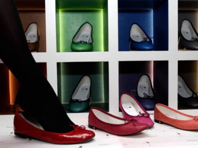 Екстравагантни равни обувки за пролет-лято 2012