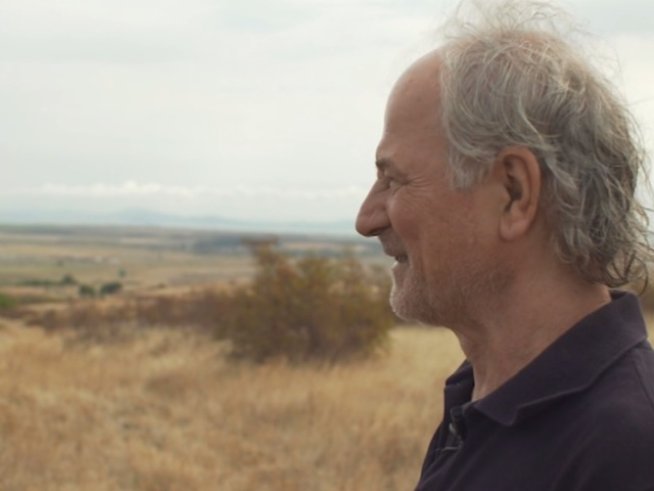 Стоян Цанев. Кадър: "Умно село".