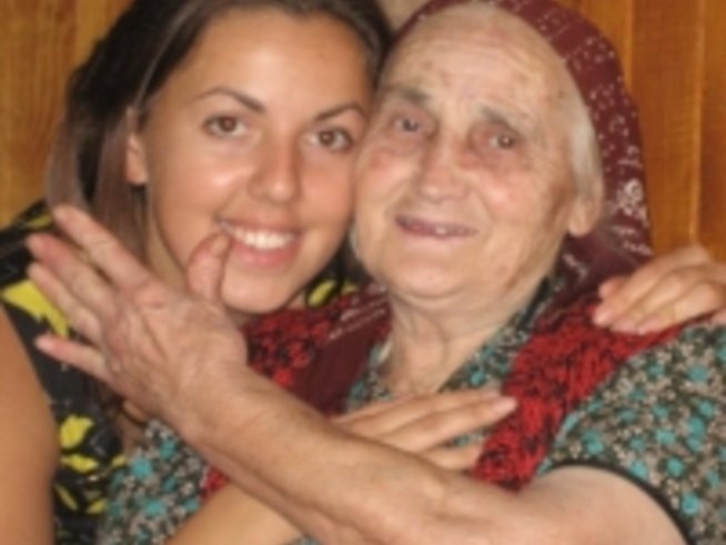 Различна от другите баби