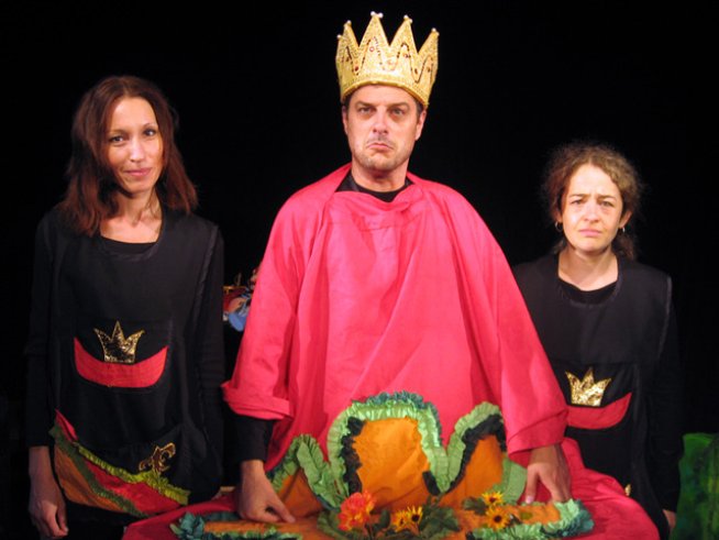 Снимка: Столичен куклен театър, Принцесите и змеят”