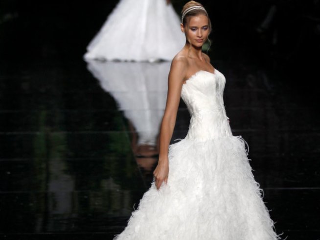 Булчинска рокля на Pronovias. Снимка: Reuters