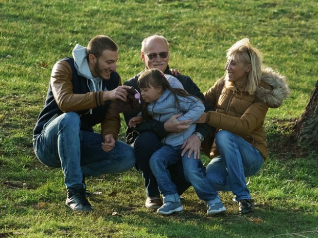 Семейството на малката Яница със синдром на Даун. Обичта към нея ги сплотява и прави вдъхновяващо семейство