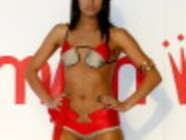 Студенти представиха дизайнерски модели бельо