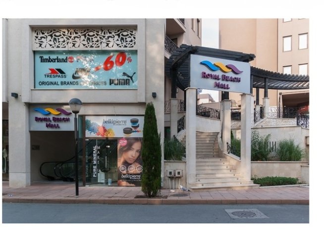 Любими модни марки посрещат туристите в Роял Бийч Мол в Слънчев бряг