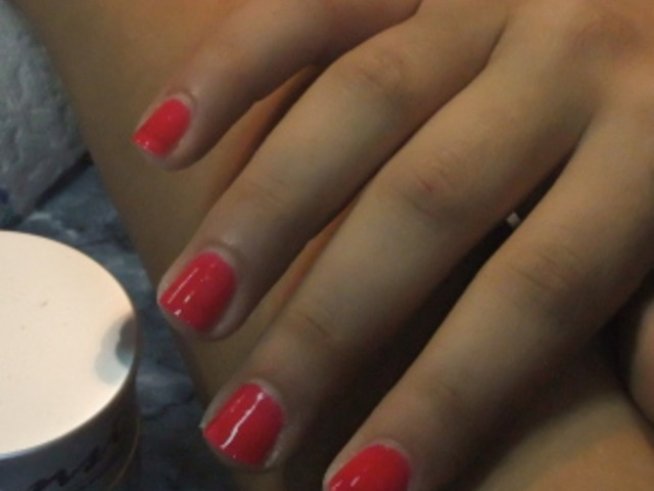 Модерен маникюр – къс и едноцветен