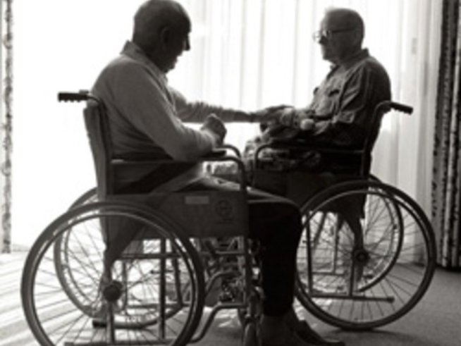 Грижи за болни възрастни хора