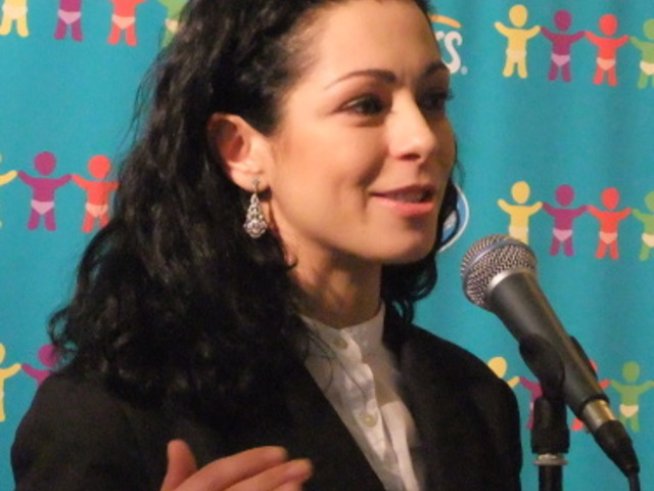 Елена Петрова, Графа и още звезди подкрепят третата кампания "1 опаковка = 1 ваксина"