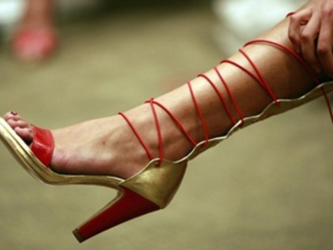 Третираме миризливи крака с паста за зъби