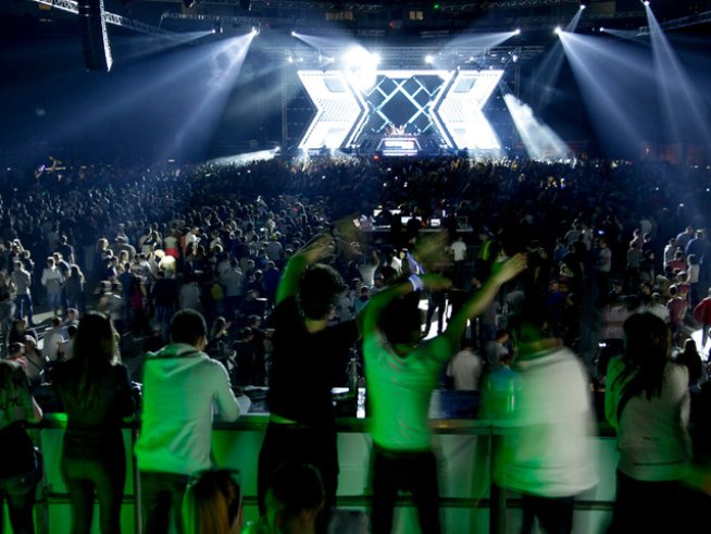 Уникално парти за 8000 души разтърси столичната зала „Арена Армеец“