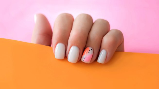 Нюд маникюри за къси нокти.Снимка: istock