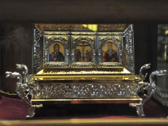 Частица от мощите на Свети Андрей бе изложена за поклонение в катедрален храм „Св. Св. Кирил и Методий“. Снимка: Булфото