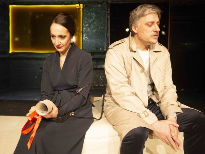 Кадър от спектакъла "Чест". Снимка: Теаатър 199