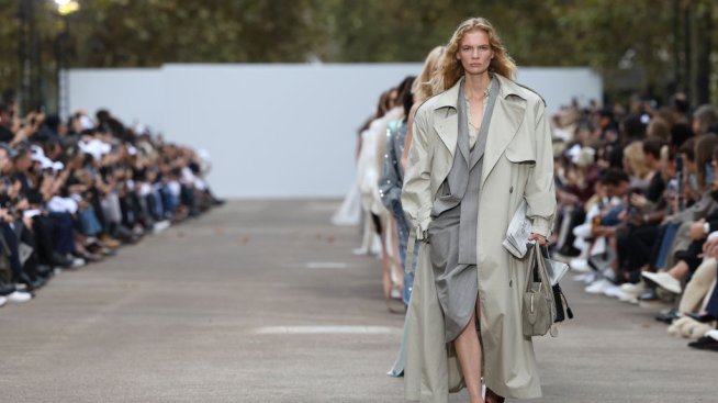 Момчешки дънки и птици от Стела Маккартни за пролет/лято 2025. Снимка: Getty