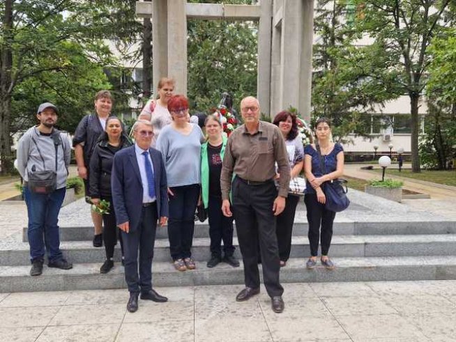 Проф. д-р Христо Хинков - министър на здравеопазването, Владимир Томов-председател на Алианс на хората с редки болести и  членове на Алианс на хората с редки болести.