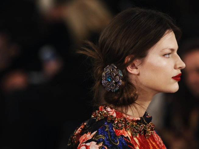 Модел с красива прическа Снимка: Reuters