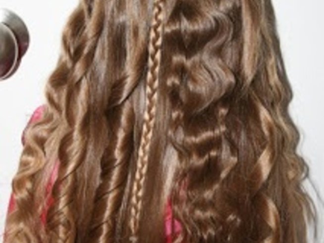 Момиченце с красива прическа. Снимка: cutegirlshairstyles.com