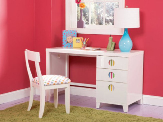 Бюро в детската стая