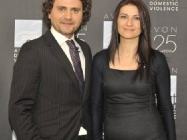 Най-голямата козметична компания за директни продажби стана на 125 години