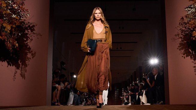 Ferragamo за пролет/лято 2027: Кожа, цветове и класически силуети. Снимка: Getty