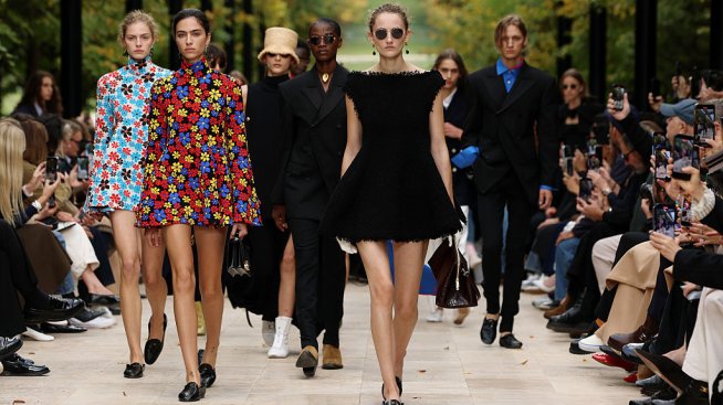 Цветя и ярки десени от Celine за пролет/лято 2026. Снимка: Getty