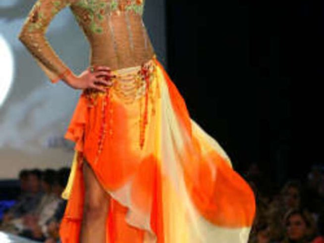 Оранжева рокля за пролетта – най-добрият избор