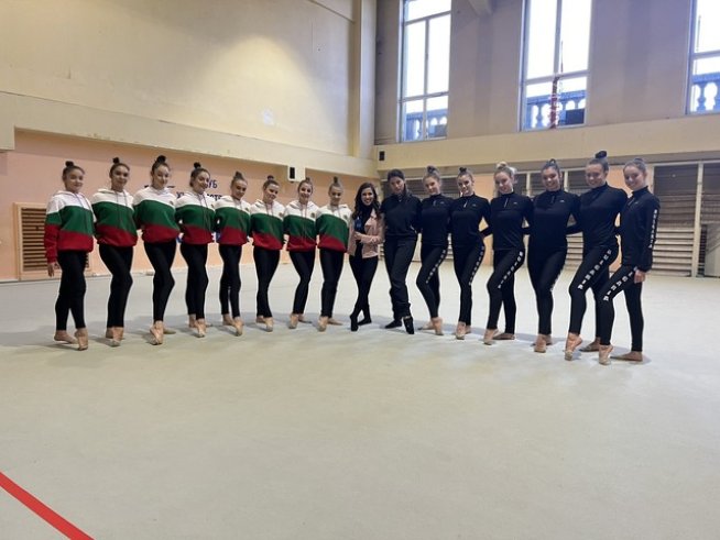 Снимка: "Златните".