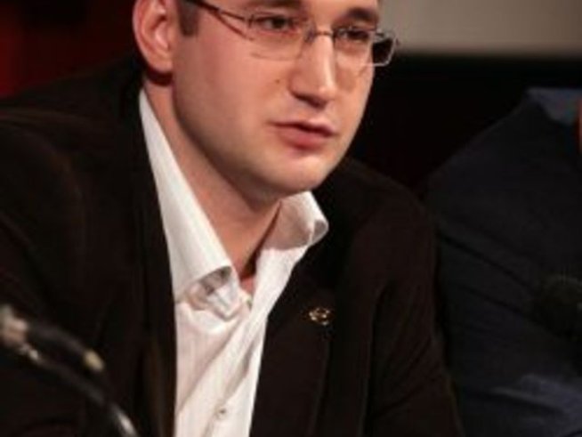 Георги Ангелов: Българските банки са стабилни, не дръжте парите си в буркан банк