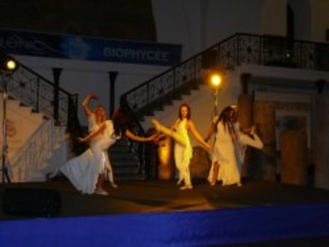 Чист концентрат от синьо-зелено водорасло срещу стареене на кожата