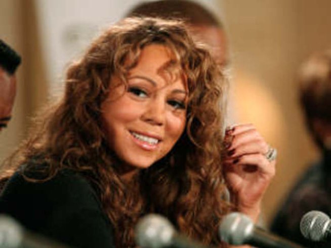 Маникюр с лака на Марая Кери