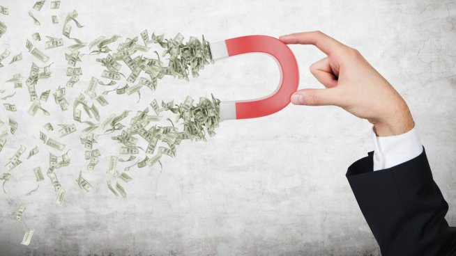 Когато получите първия си доход от нова работа, оставете една банкнота в портфейла и я пазете като символ. Снимка: iStock