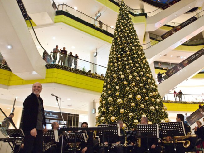 Тази Коледа шопингът ще е стилно неустоим    