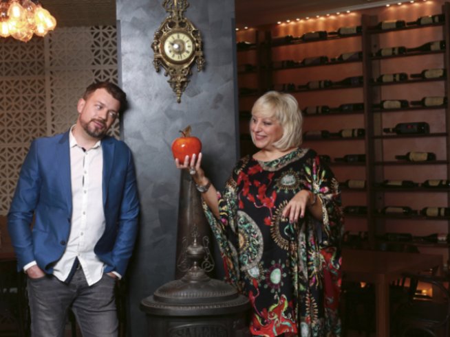 Дани Ангелов и Джуджи, с която играят заедно в сериала "Ние, нашите и вашите". Снимка: Love Style